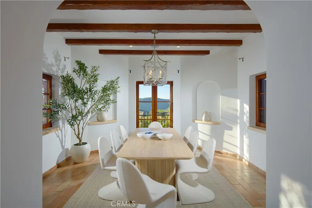 1302 Skyline Drive, Laguna Beach, California 92651 home-pic-9