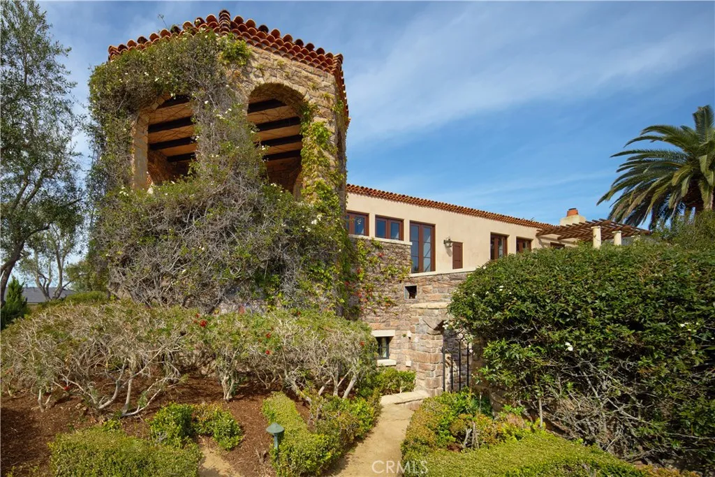 1302 Skyline Drive, Laguna Beach, California 92651 home-pic-35