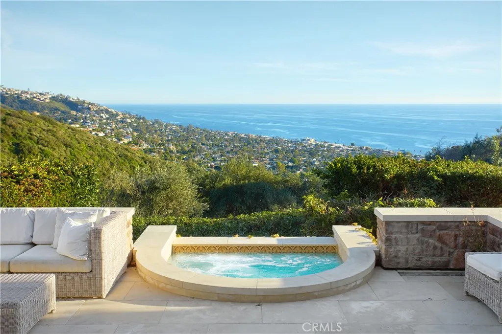 1302 Skyline Drive, Laguna Beach, California 92651 home-pic-27