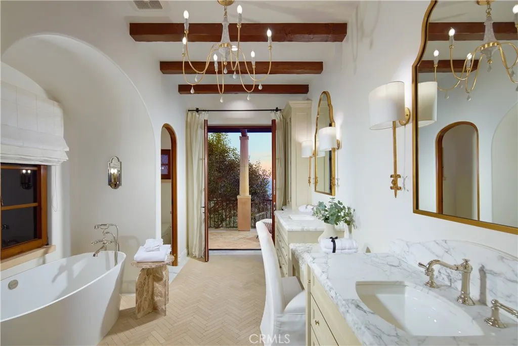 1302 Skyline Drive, Laguna Beach, California 92651 home-pic-14