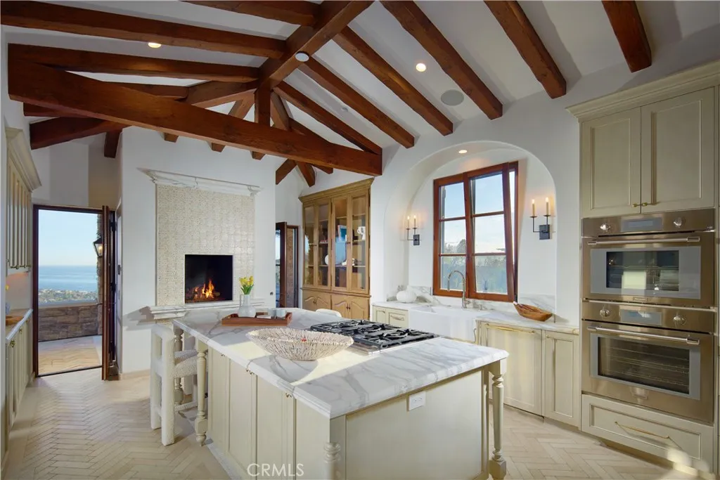 1302 Skyline Drive, Laguna Beach, California 92651 home-pic-7