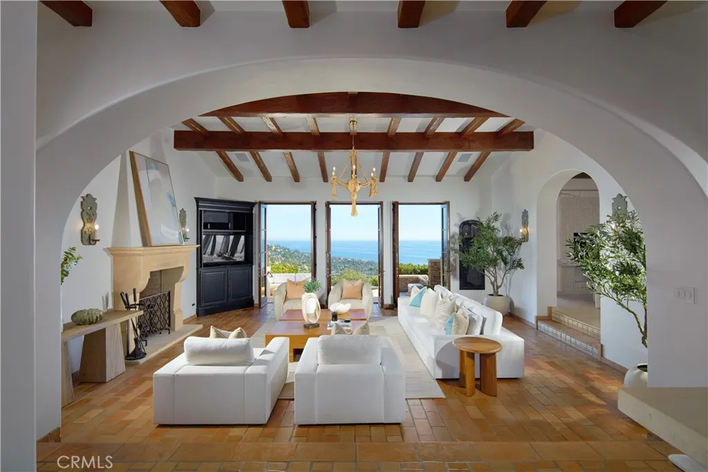 1302 Skyline Drive, Laguna Beach, California 92651 home-pic-4