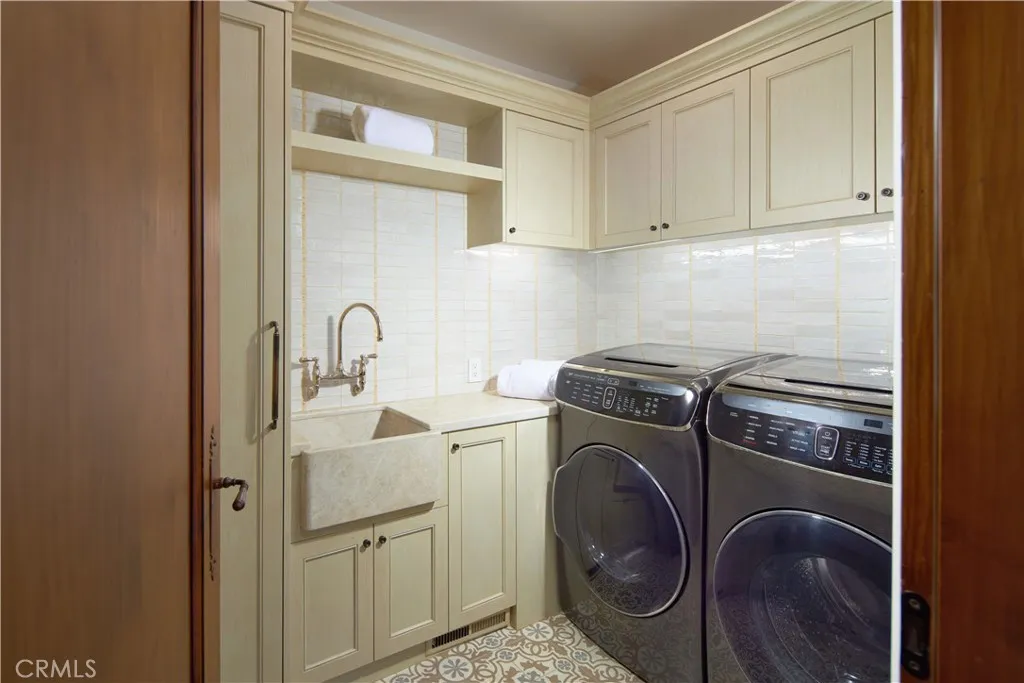 1302 Skyline Drive, Laguna Beach, California 92651 home-pic-24