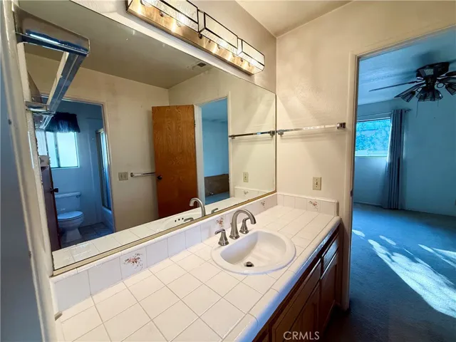 Jack and Jill bath between bedrooms