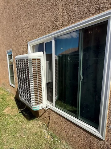 Newer wall unit at the downstairs living area makes it ideal when you dont want to cool down the whole house...