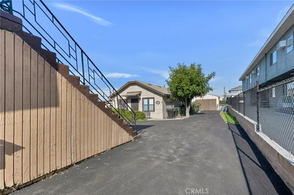 213 E Hazel, Inglewood, California 90302 home-pic-4