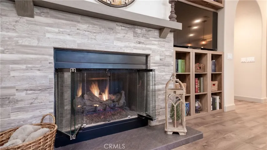 Family Room w/Fireplace