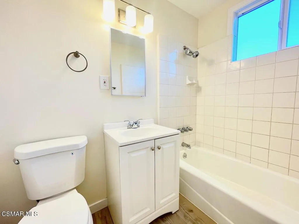 6334 Caroline Avenue, Simi Valley, California 93063 home-pic-17