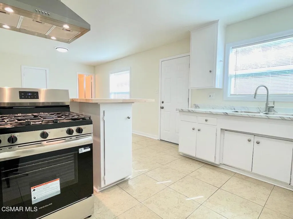 6334 Caroline Avenue, Simi Valley, California 93063 home-pic-10