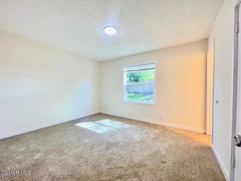 6334 Caroline Avenue, Simi Valley, California 93063 home-pic-16