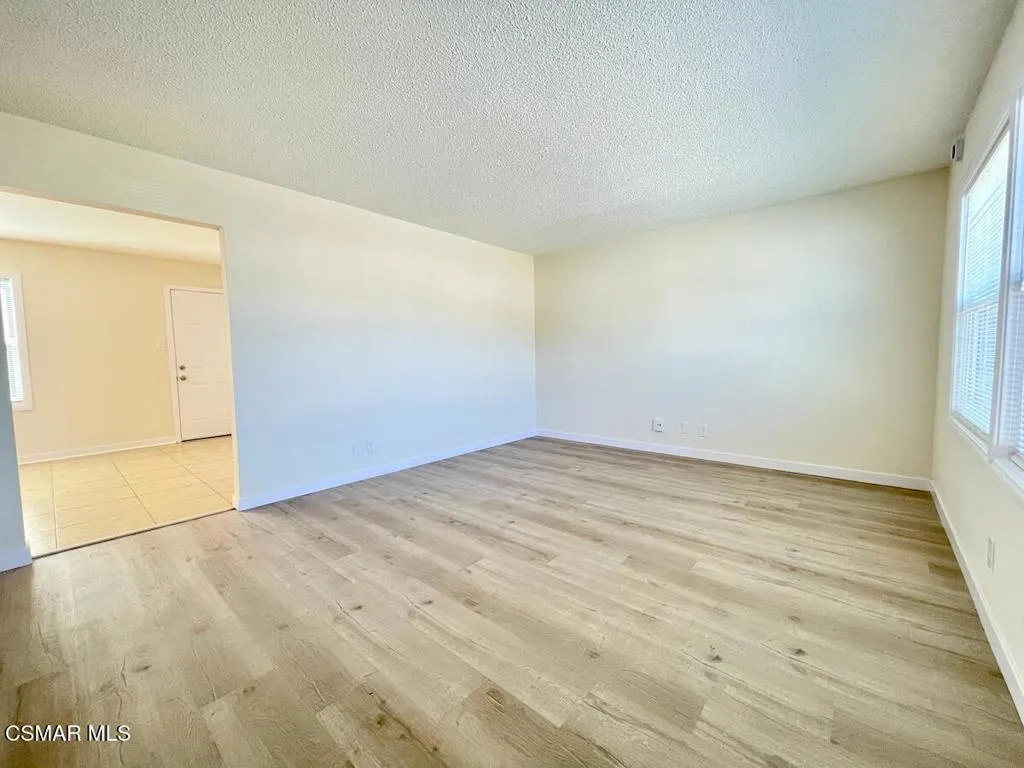 6334 Caroline Avenue, Simi Valley, California 93063 home-pic-5
