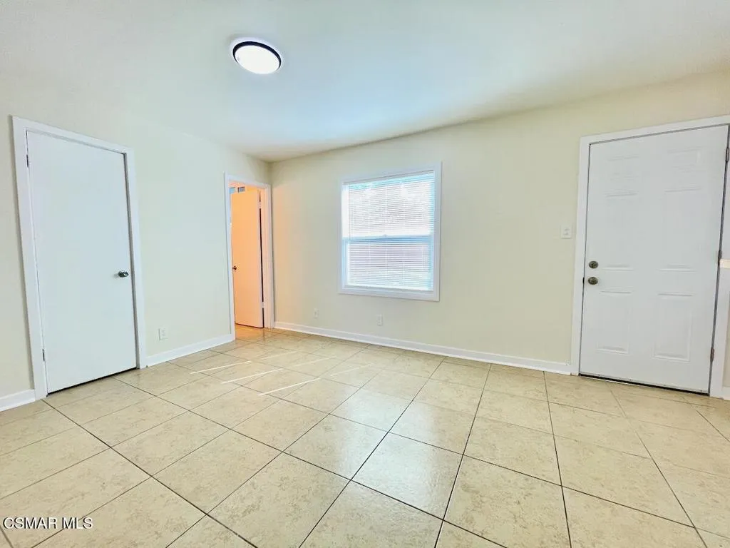6334 Caroline Avenue, Simi Valley, California 93063 home-pic-12