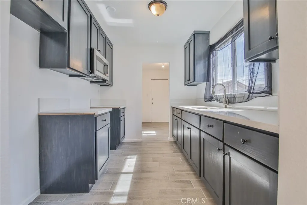8932 Orchard, Los Angeles, California 90044 home-pic-16