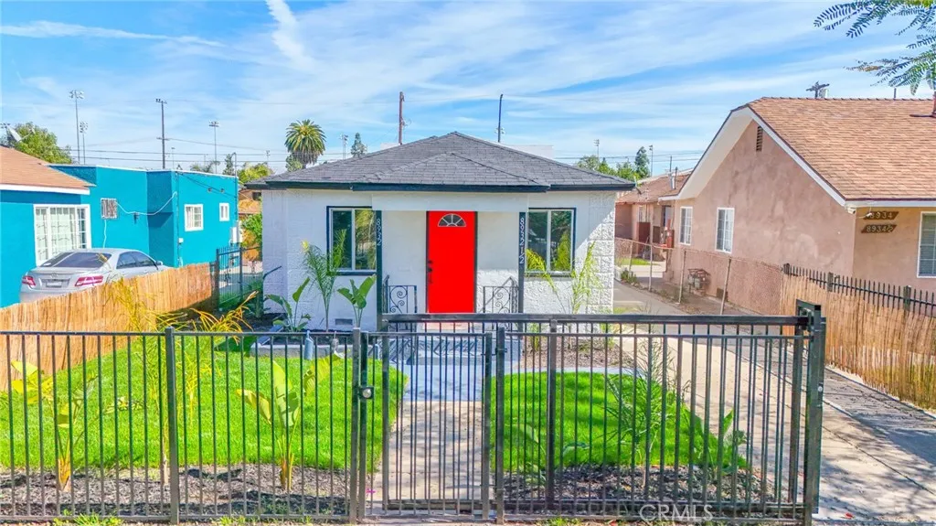 8932 Orchard, Los Angeles, California 90044 home-pic-1