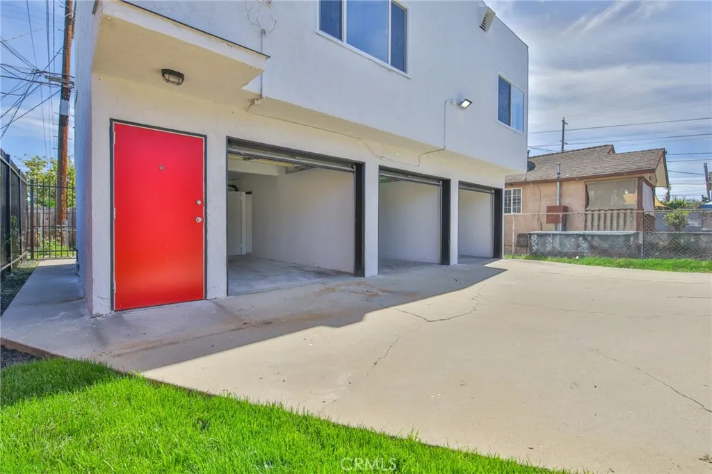 8932 Orchard, Los Angeles, California 90044 home-pic-34