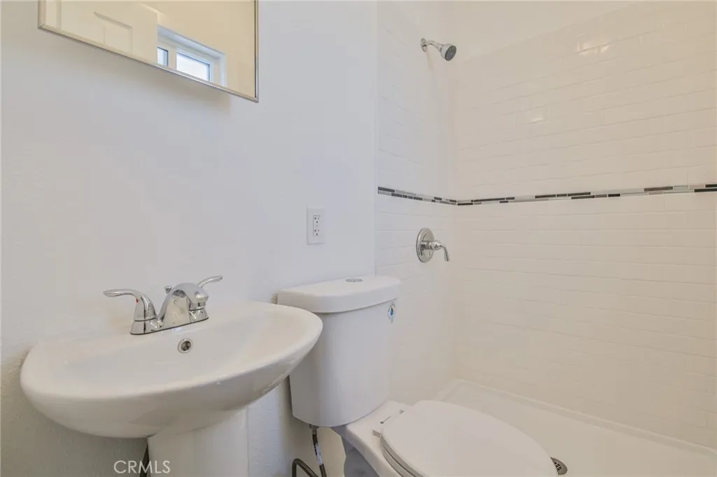 8932 Orchard, Los Angeles, California 90044 home-pic-24