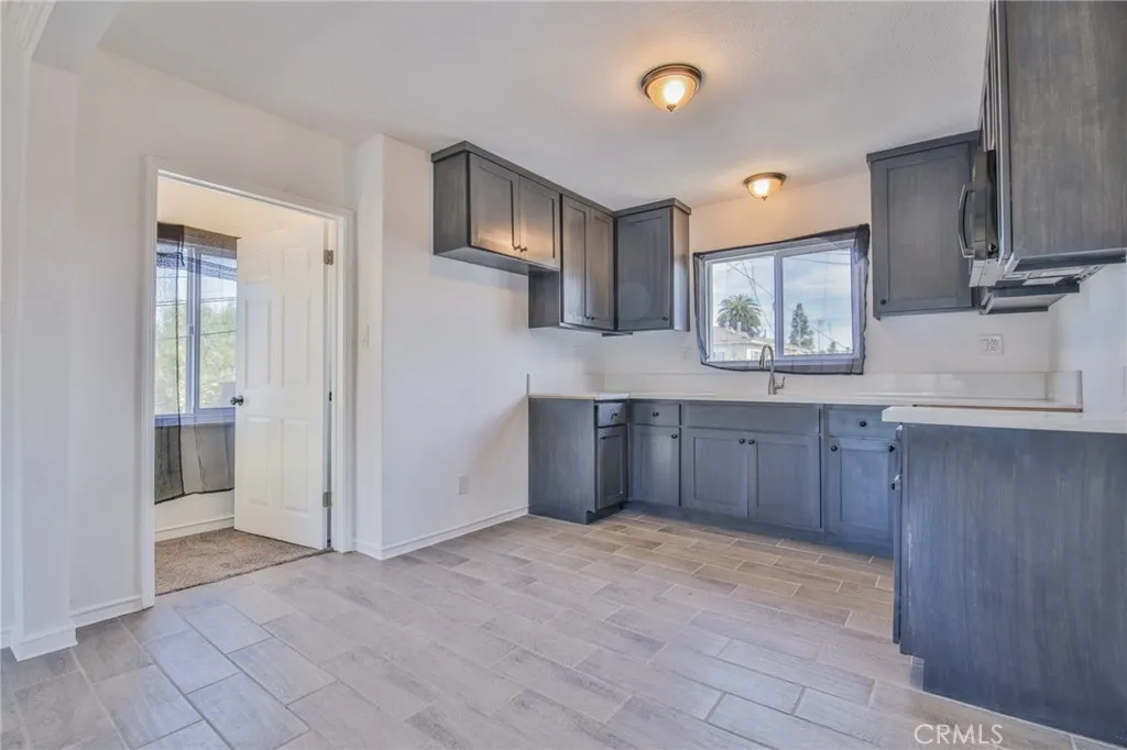 8932 Orchard, Los Angeles, California 90044 home-pic-44