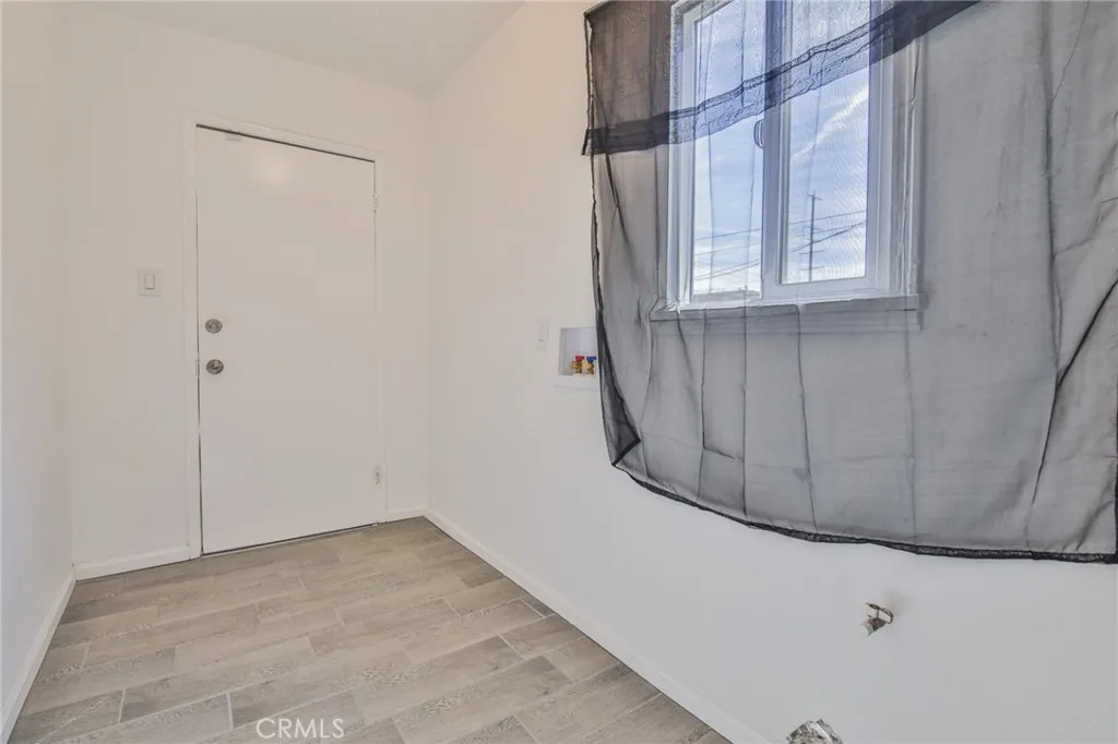 8932 Orchard, Los Angeles, California 90044 home-pic-18