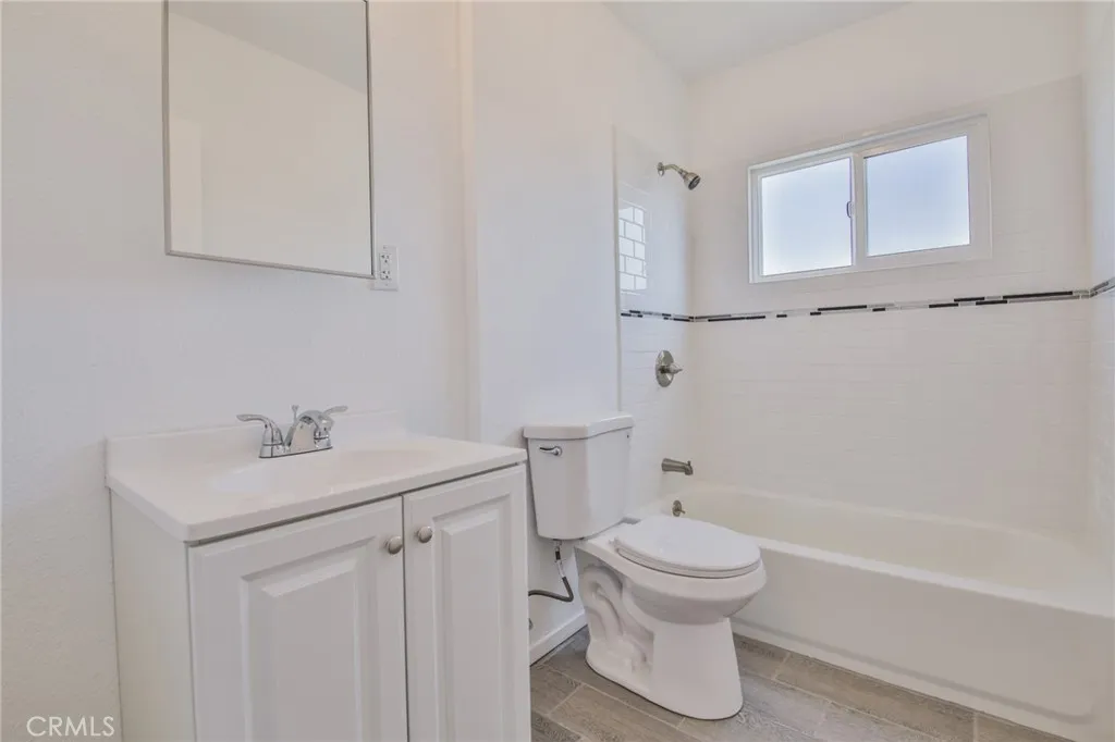 8932 Orchard, Los Angeles, California 90044 home-pic-49
