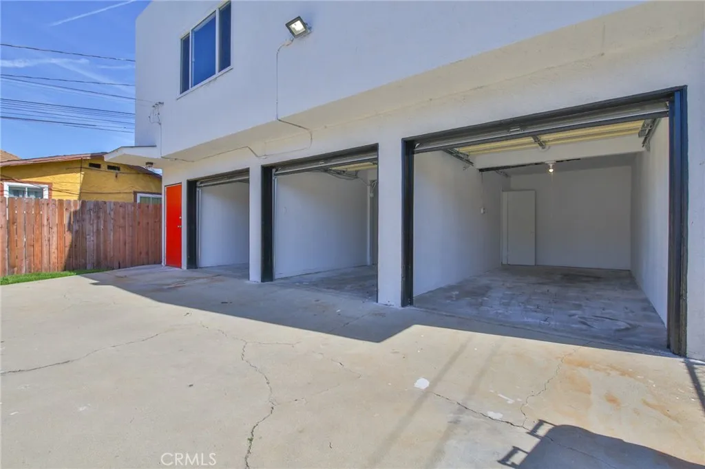8932 Orchard, Los Angeles, California 90044 home-pic-33