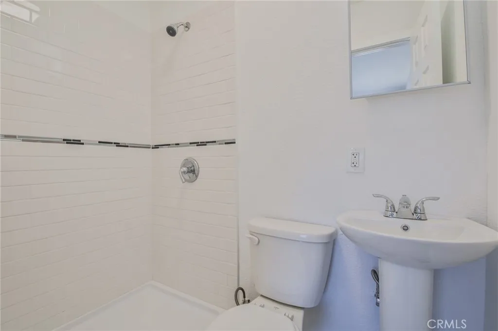 8932 Orchard, Los Angeles, California 90044 home-pic-48