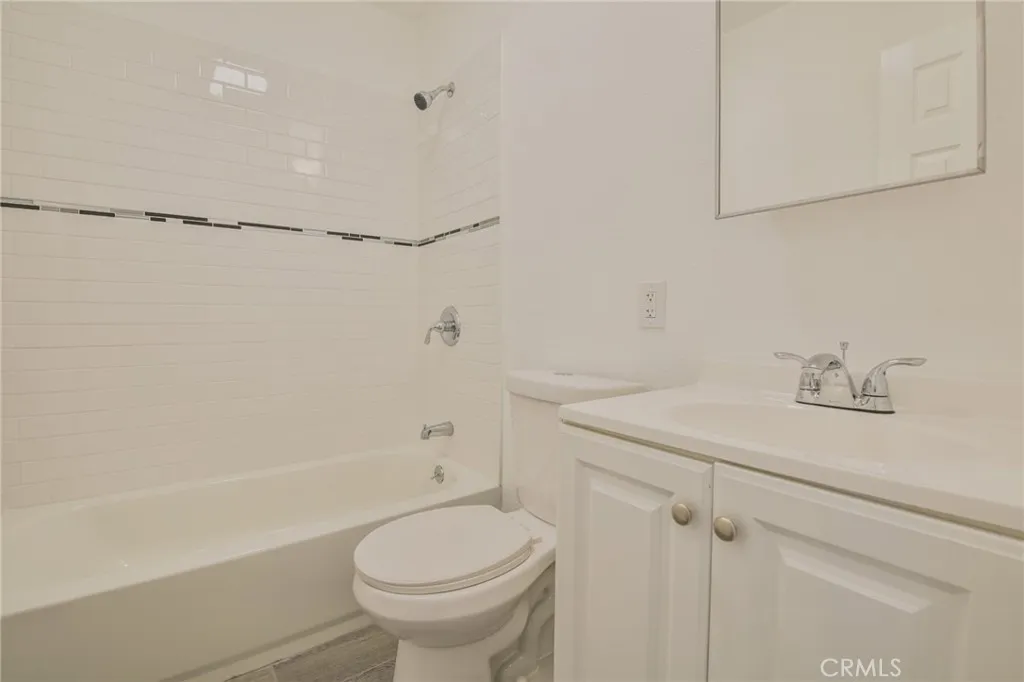 8932 Orchard, Los Angeles, California 90044 home-pic-21
