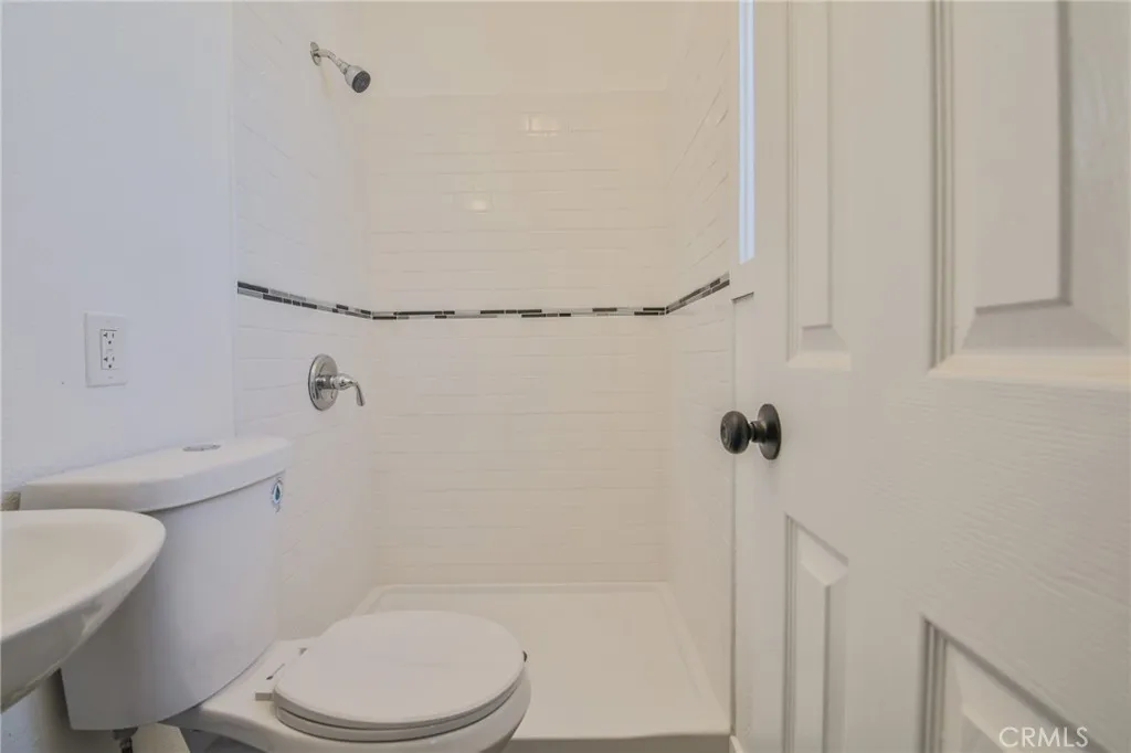 8932 Orchard, Los Angeles, California 90044 home-pic-25