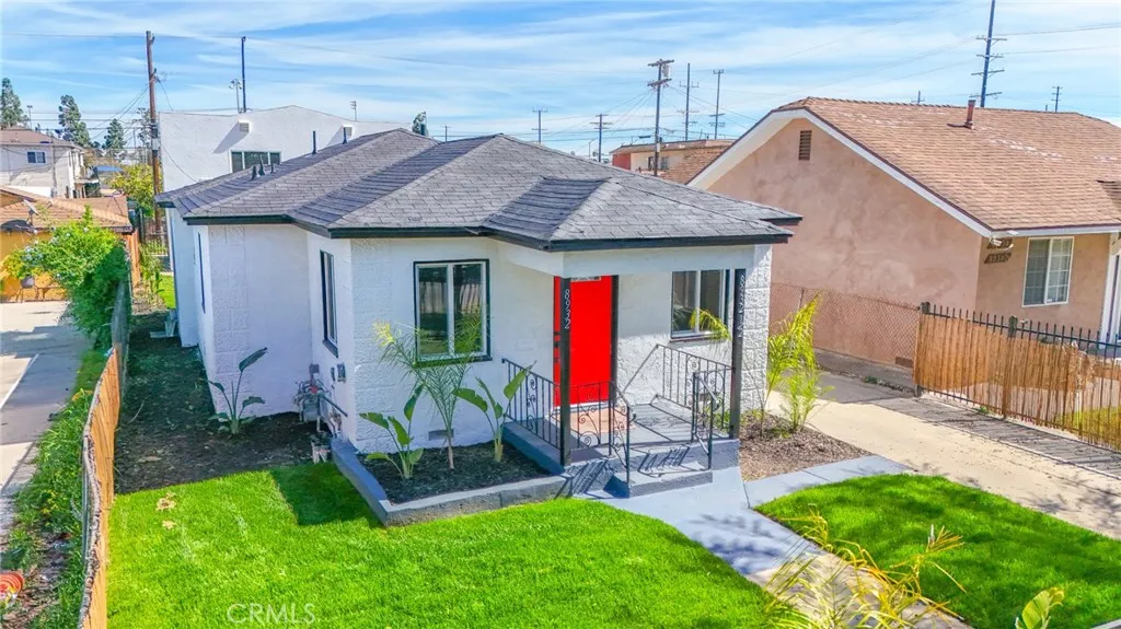 8932 Orchard, Los Angeles, California 90044 home-pic-10