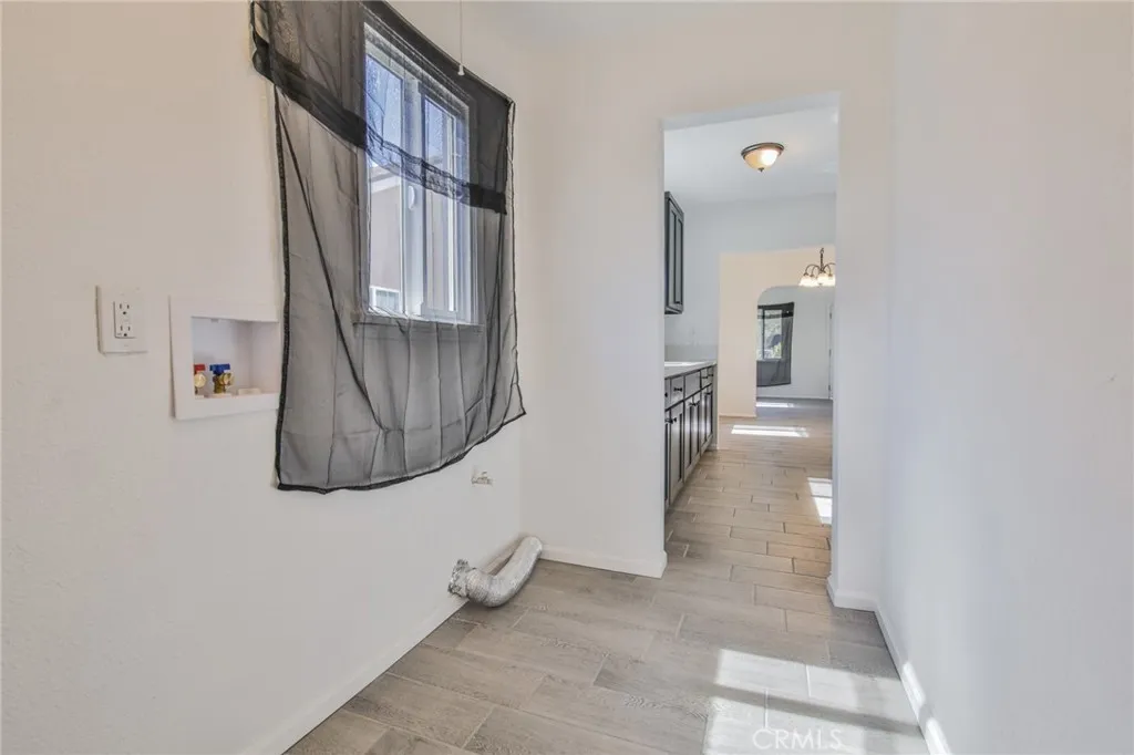 8932 Orchard, Los Angeles, California 90044 home-pic-17