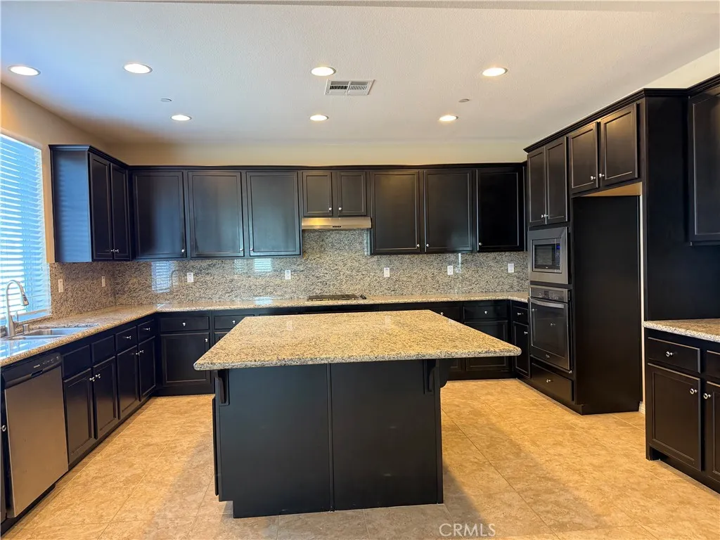 7435 Silver Saddle Ct., Eastvale, California 92880 home-pic-3