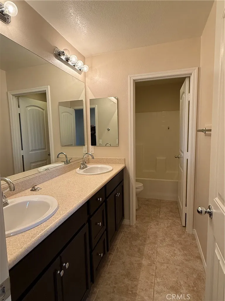 7435 Silver Saddle Ct., Eastvale, California 92880 home-pic-10
