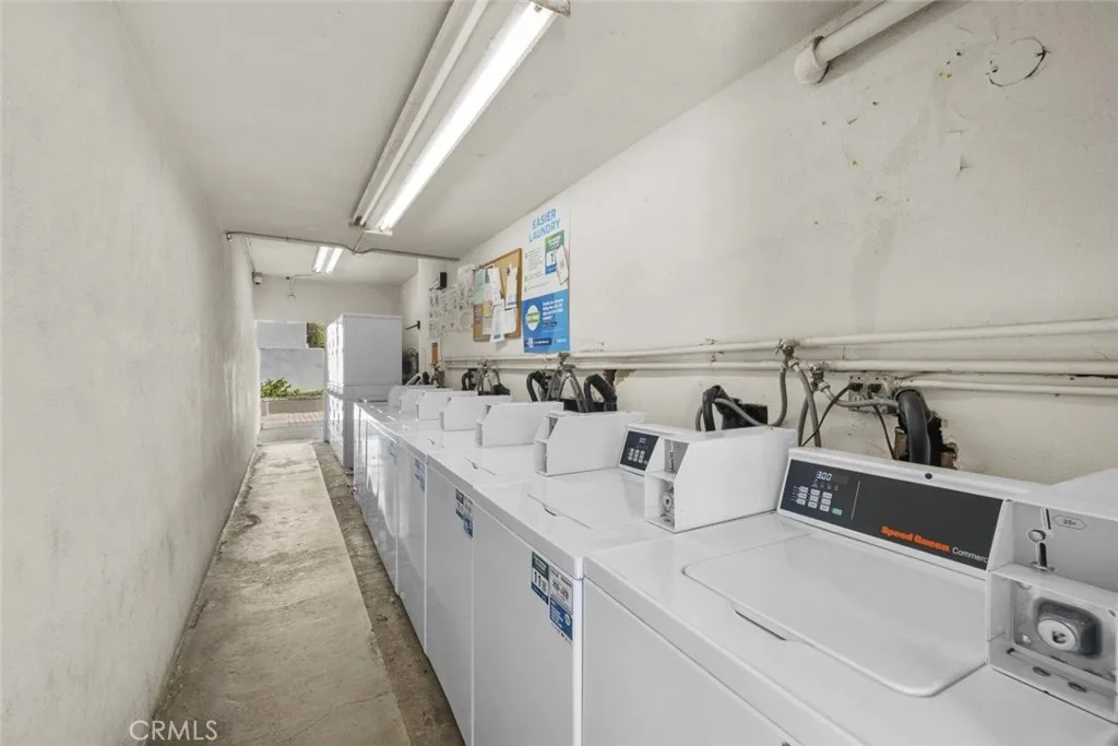 18555 Collins Street C18, Tarzana, California 91356 home-pic-25