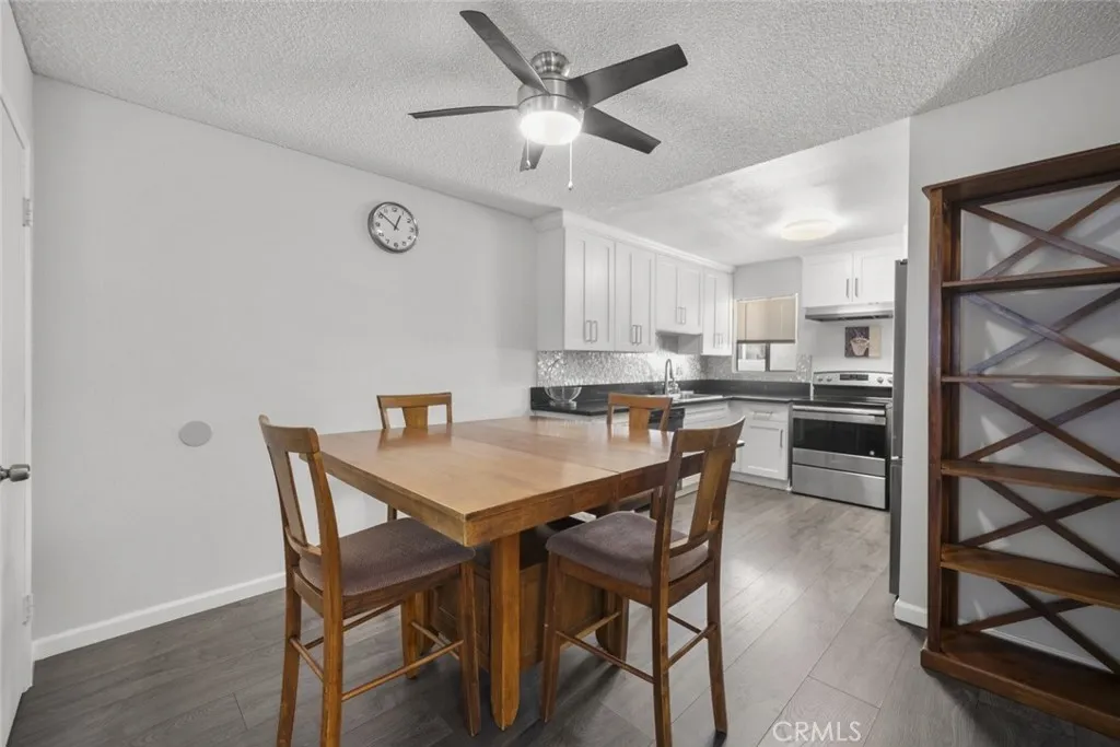 18555 Collins Street C18, Tarzana, California 91356 home-pic-6