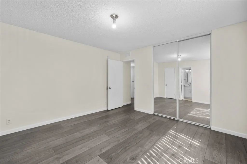 18555 Collins Street C18, Tarzana, California 91356 home-pic-14