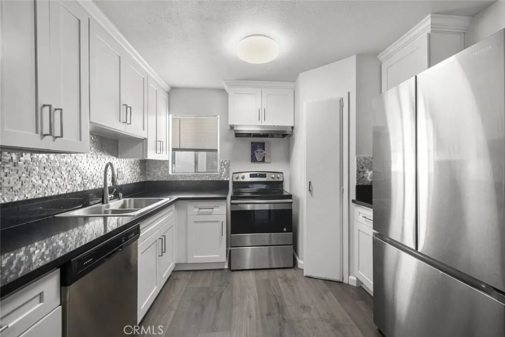 18555 Collins Street C18, Tarzana, California 91356 home-pic-10
