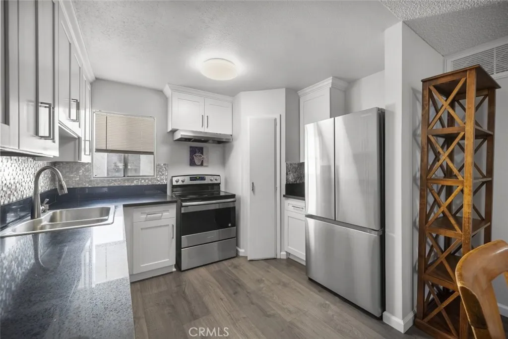 18555 Collins Street C18, Tarzana, California 91356 home-pic-9