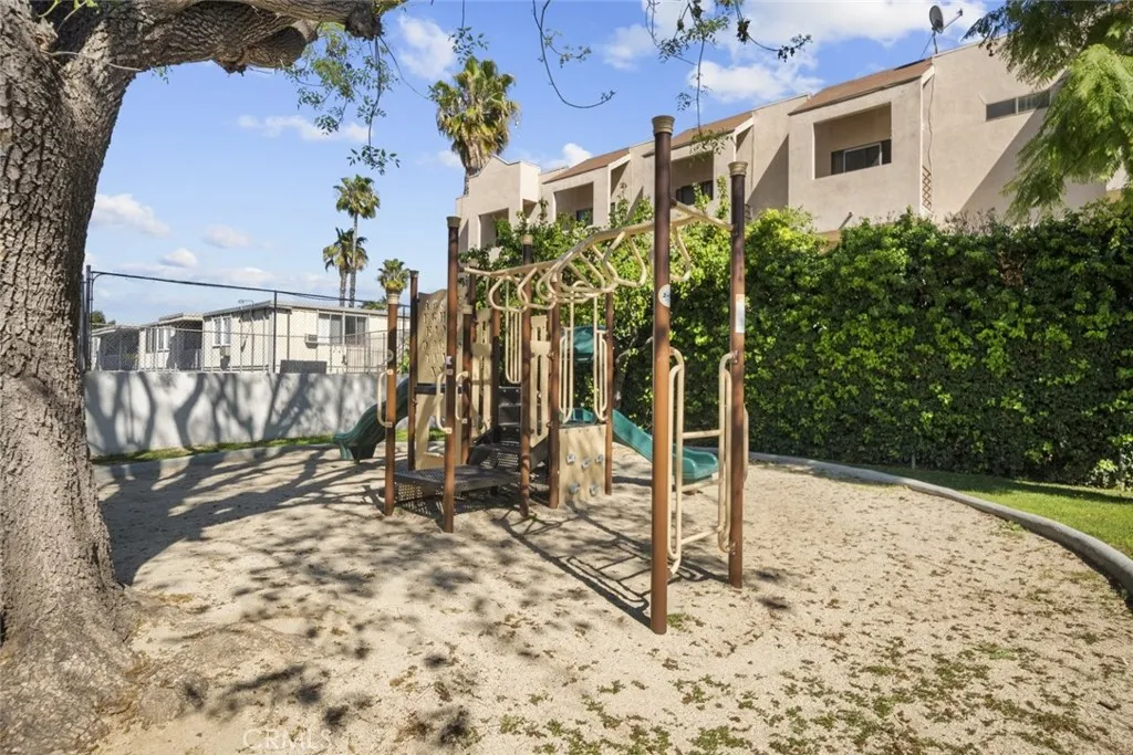 18555 Collins Street C18, Tarzana, California 91356 home-pic-32