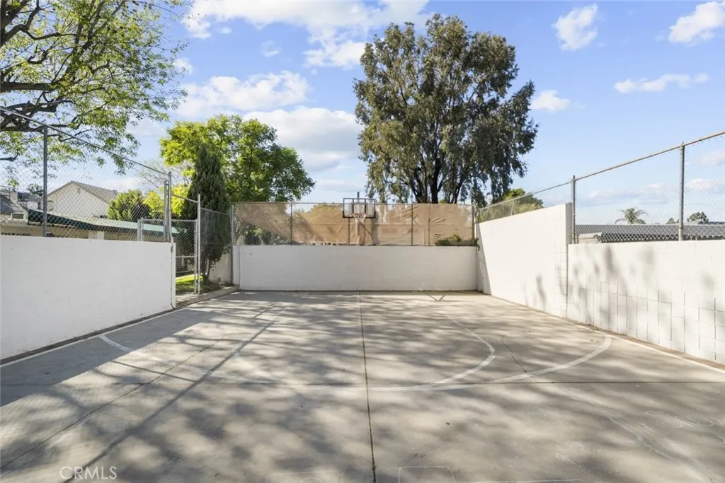 18555 Collins Street C18, Tarzana, California 91356 home-pic-34