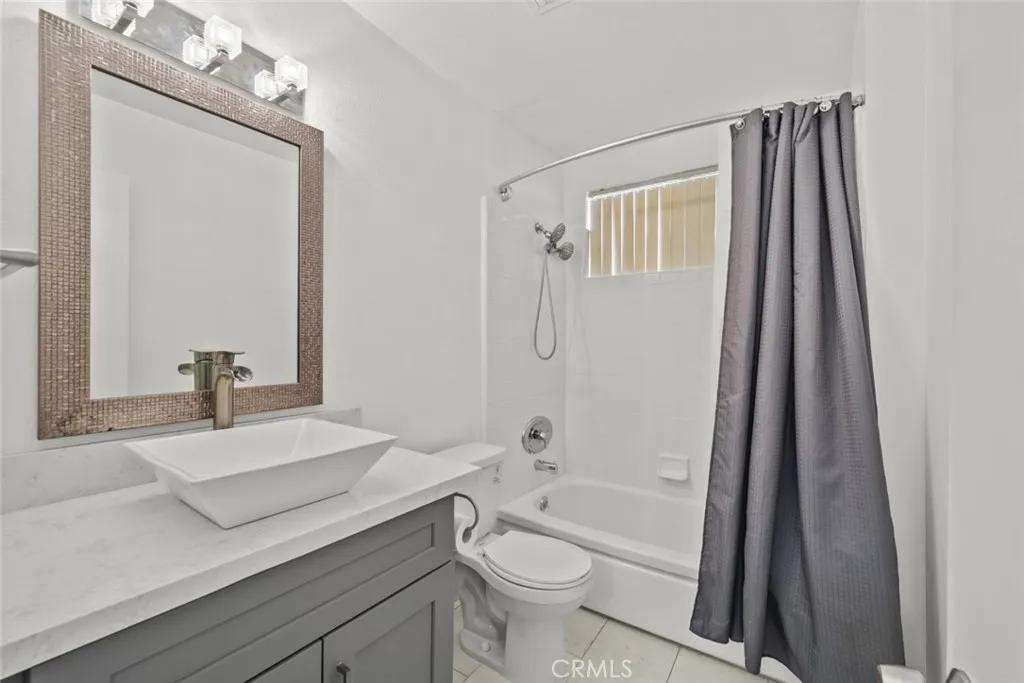 18555 Collins Street C18, Tarzana, California 91356 home-pic-11