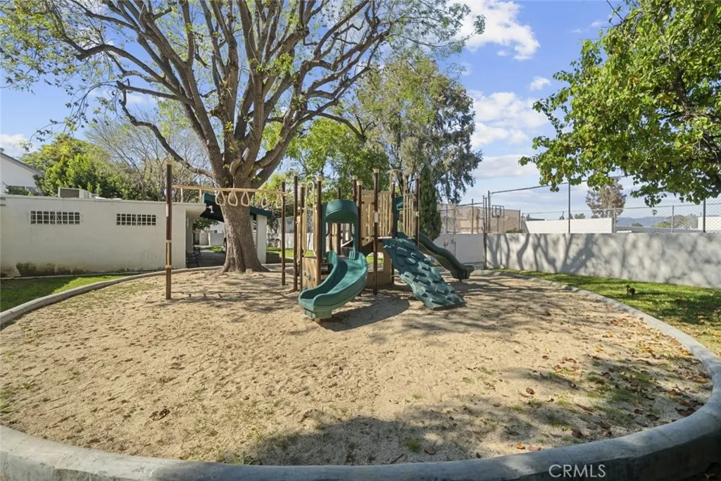 18555 Collins Street C18, Tarzana, California 91356 home-pic-33