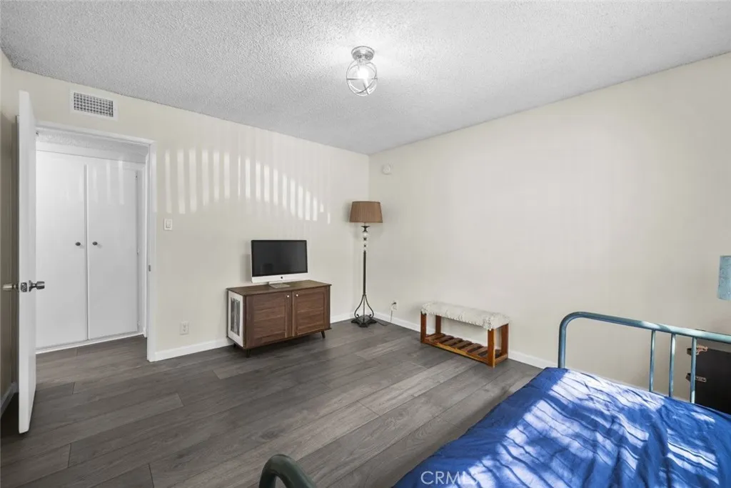 18555 Collins Street C18, Tarzana, California 91356 home-pic-20