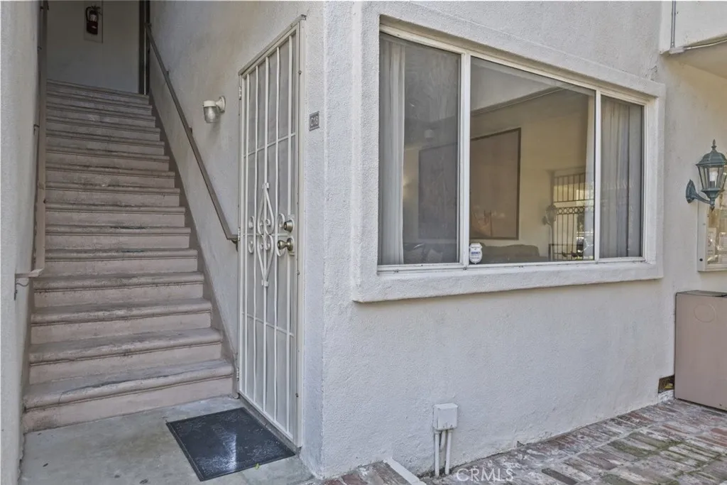 18555 Collins Street C18, Tarzana, California 91356 home-pic-23
