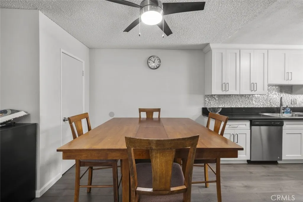 18555 Collins Street C18, Tarzana, California 91356 home-pic-7