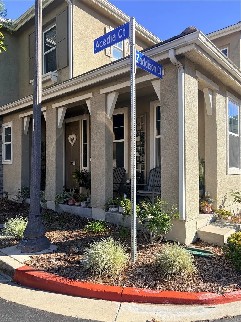 26014 Zaddison Court, Newhall, California 91350 home-pic-1