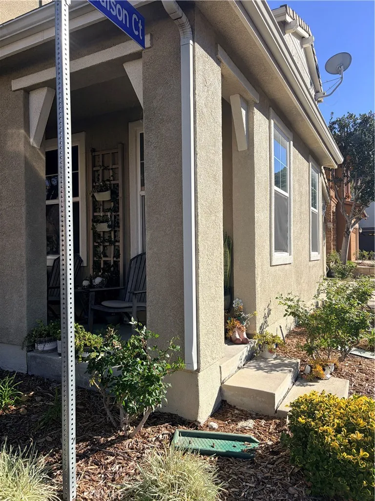 26014 Zaddison Court, Newhall, California 91350 home-pic-3