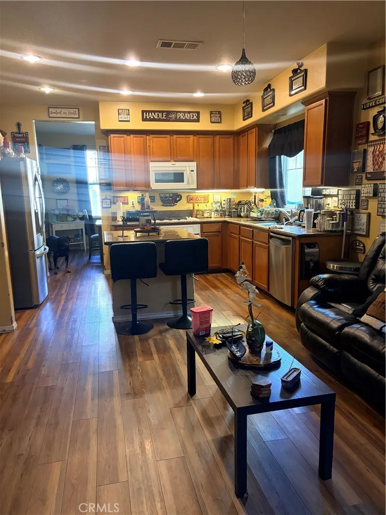 26014 Zaddison Court, Newhall, California 91350 home-pic-4