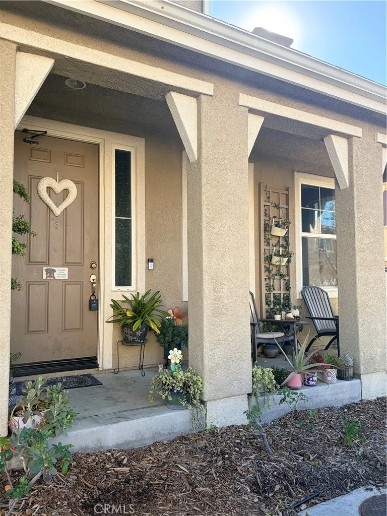 26014 Zaddison Court, Newhall, California 91350 home-pic-2