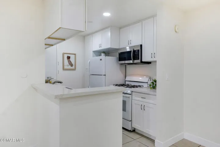 5700 Etiwanda Ave  -  HsHProd-31