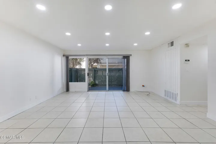 5700 Etiwanda Ave  -  HsHProd-25