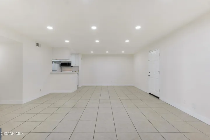 5700 Etiwanda Ave  -  HsHProd-17